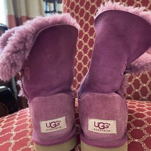 UGG Australia Bailey button